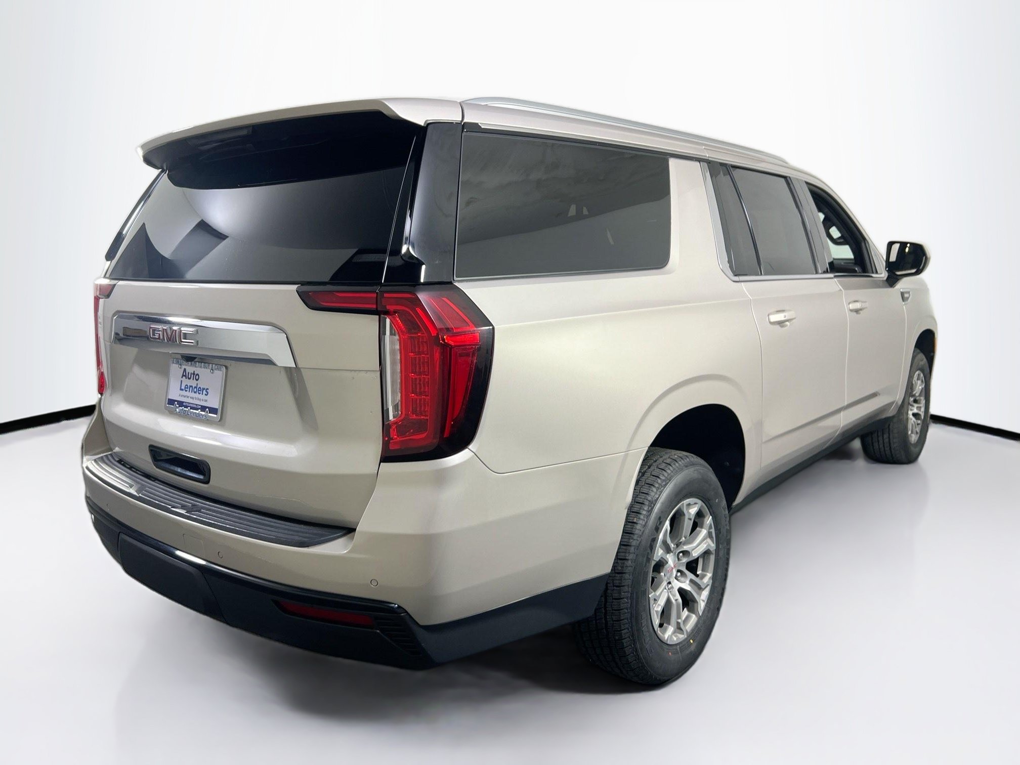 Used 2022 GMC Yukon XL SLE AWD/4WD image 5