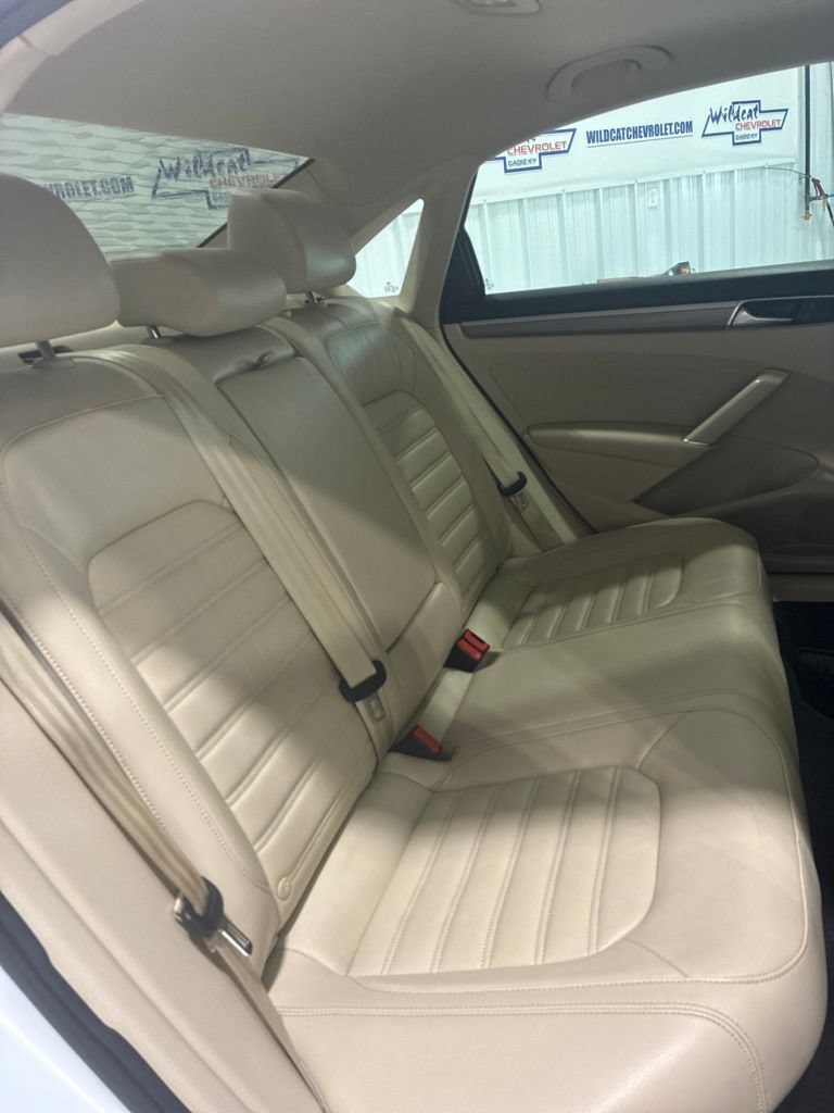 Used 2017 Volkswagen Passat 3.6 SEL Premium FWD image 32