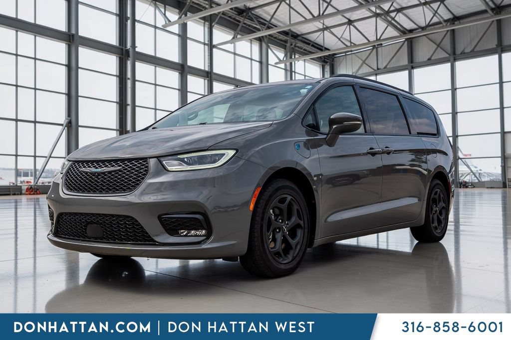 Used 2021 Chrysler Pacifica Touring w/ S Appearance Package FWD image 1
