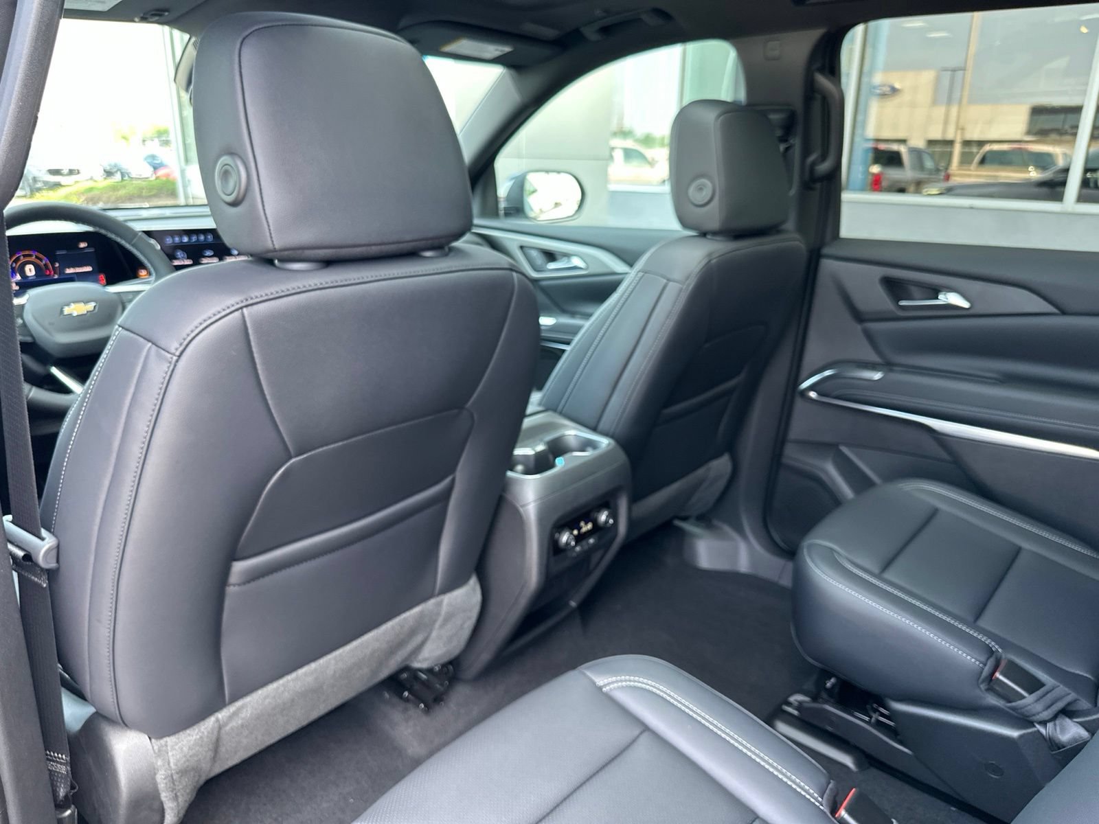 New 2027 Chevrolet Traverse LT w/ Sun and Wheel Package AWD/4WD image 17