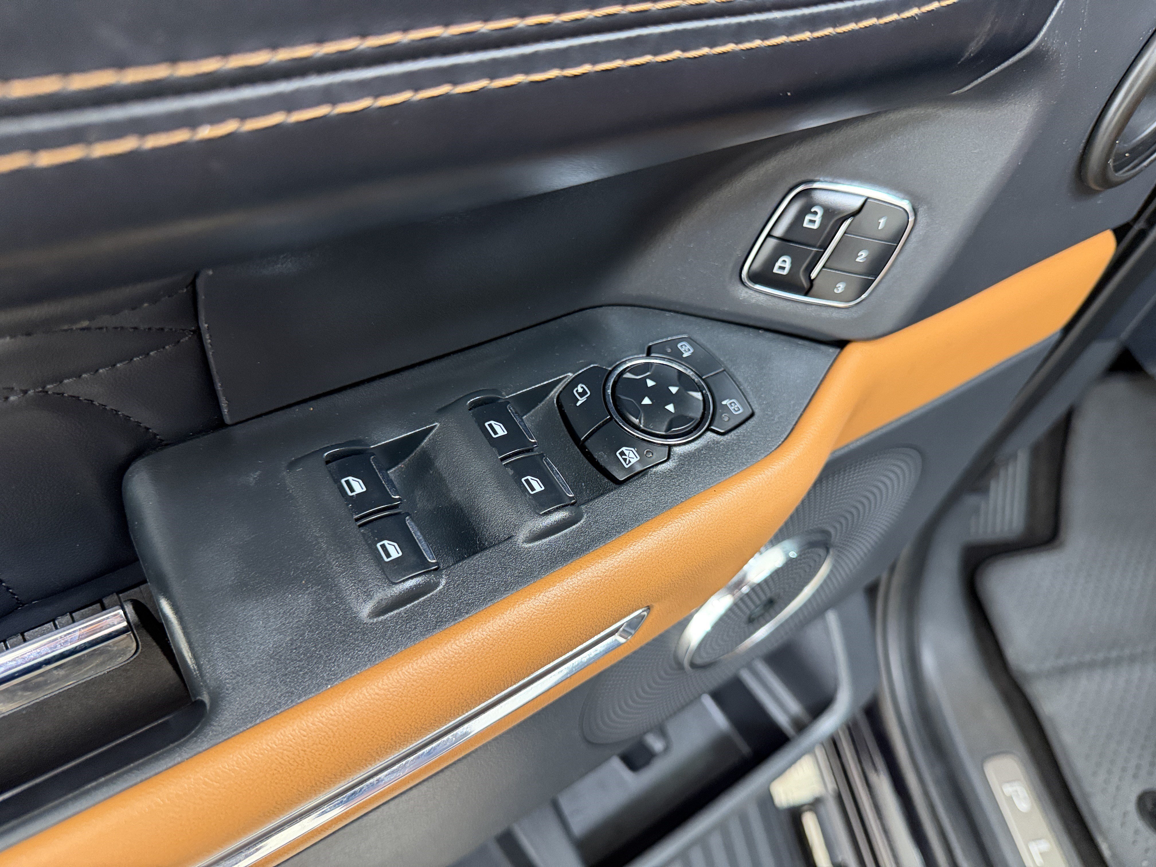 Used 2023 Ford Expedition Platinum AWD/4WD image 16