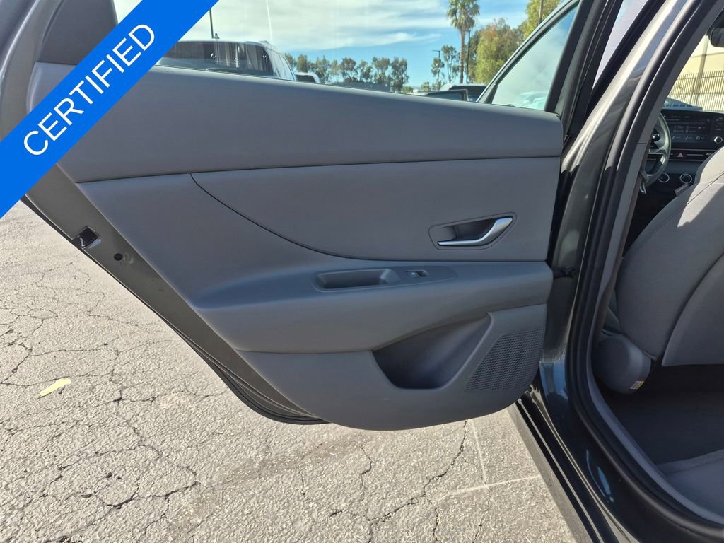 Used 2025 Hyundai Elantra SE image 20