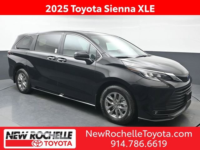 Used 2025 Toyota Sienna XLE image 1
