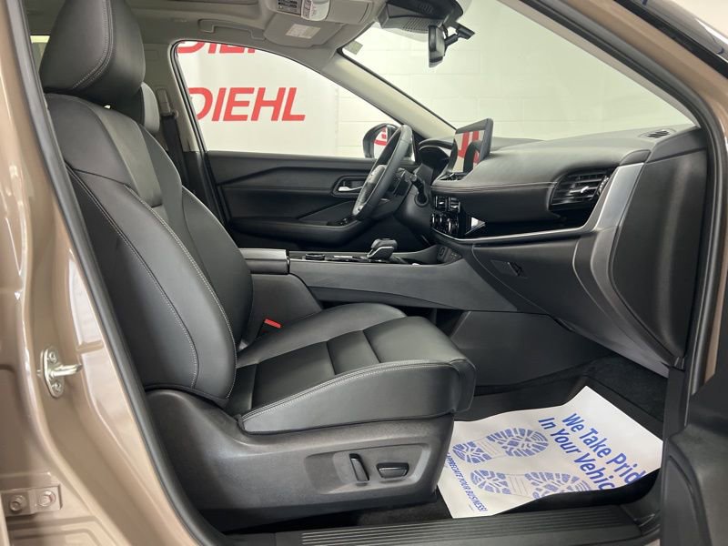 Used 2025 Nissan Rogue SL w/ SL Premium Package AWD/4WD image 13