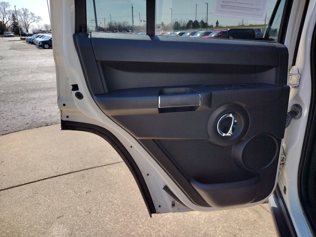 Used 2008 Jeep Commander Limited w/ Trailer Tow Group IV image 31