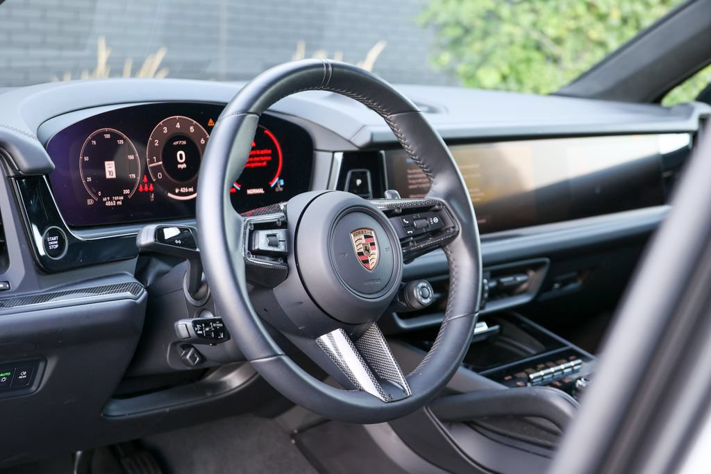Certified 2025 Porsche Cayenne GTS AWD/4WD image 29