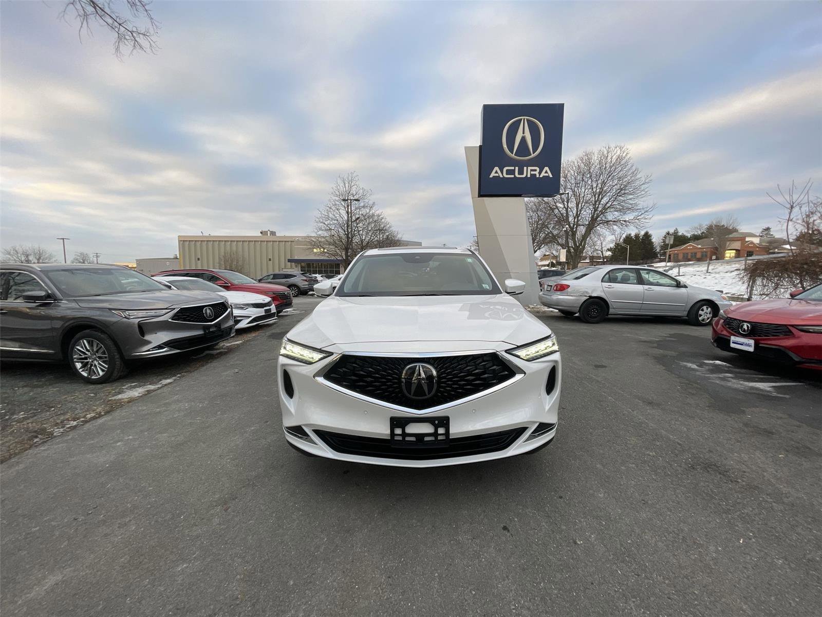 Used 2023 Acura MDX SH-AWD w/ Technology Package image 29