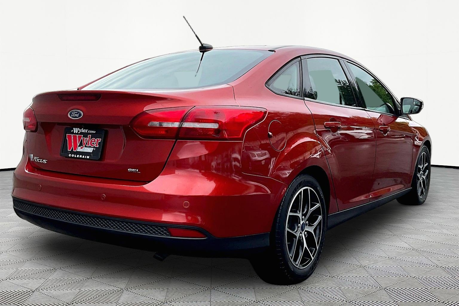 Used 2018 Ford Focus SEL FWD image 6