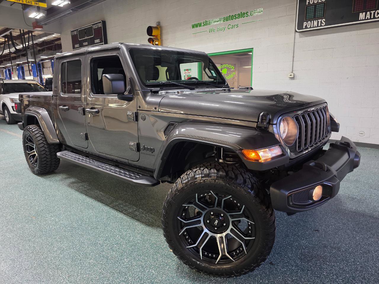 Used 2025 Jeep Gladiator Sport image 15