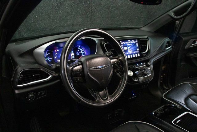 Used 2019 Chrysler Pacifica Limited w/ Advanced Safetytec Group image 24