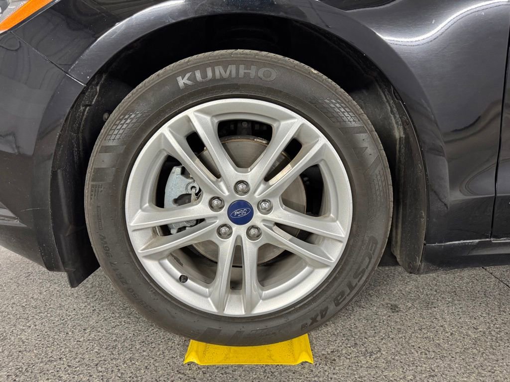 Used 2018 Ford Fusion SE w/ Fusion SE Technology Package FWD image 19