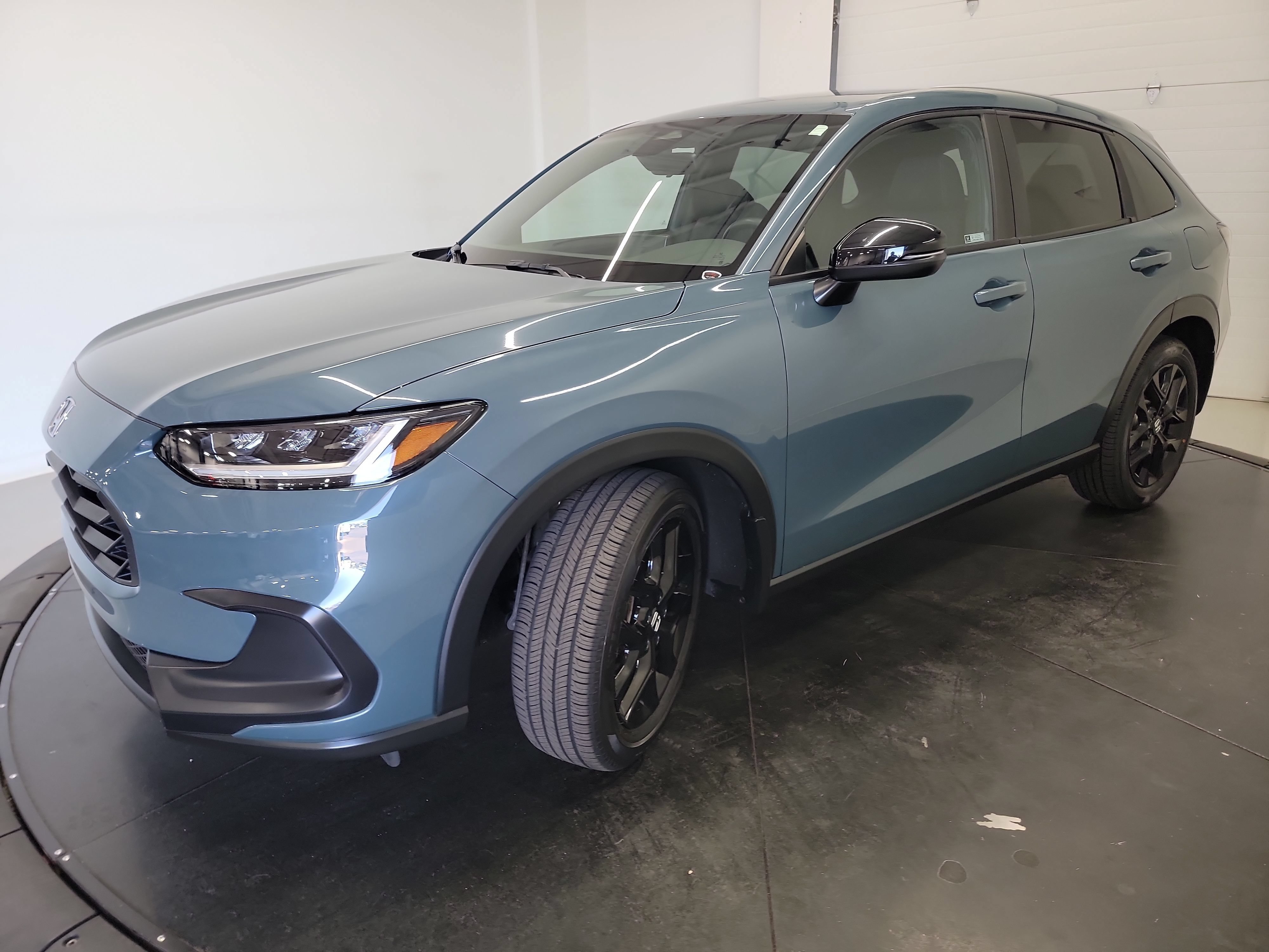 Used 2024 Honda HR-V Sport image 3