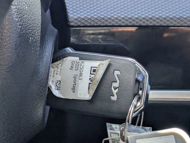 Used 2025 Kia Sportage LX image 30