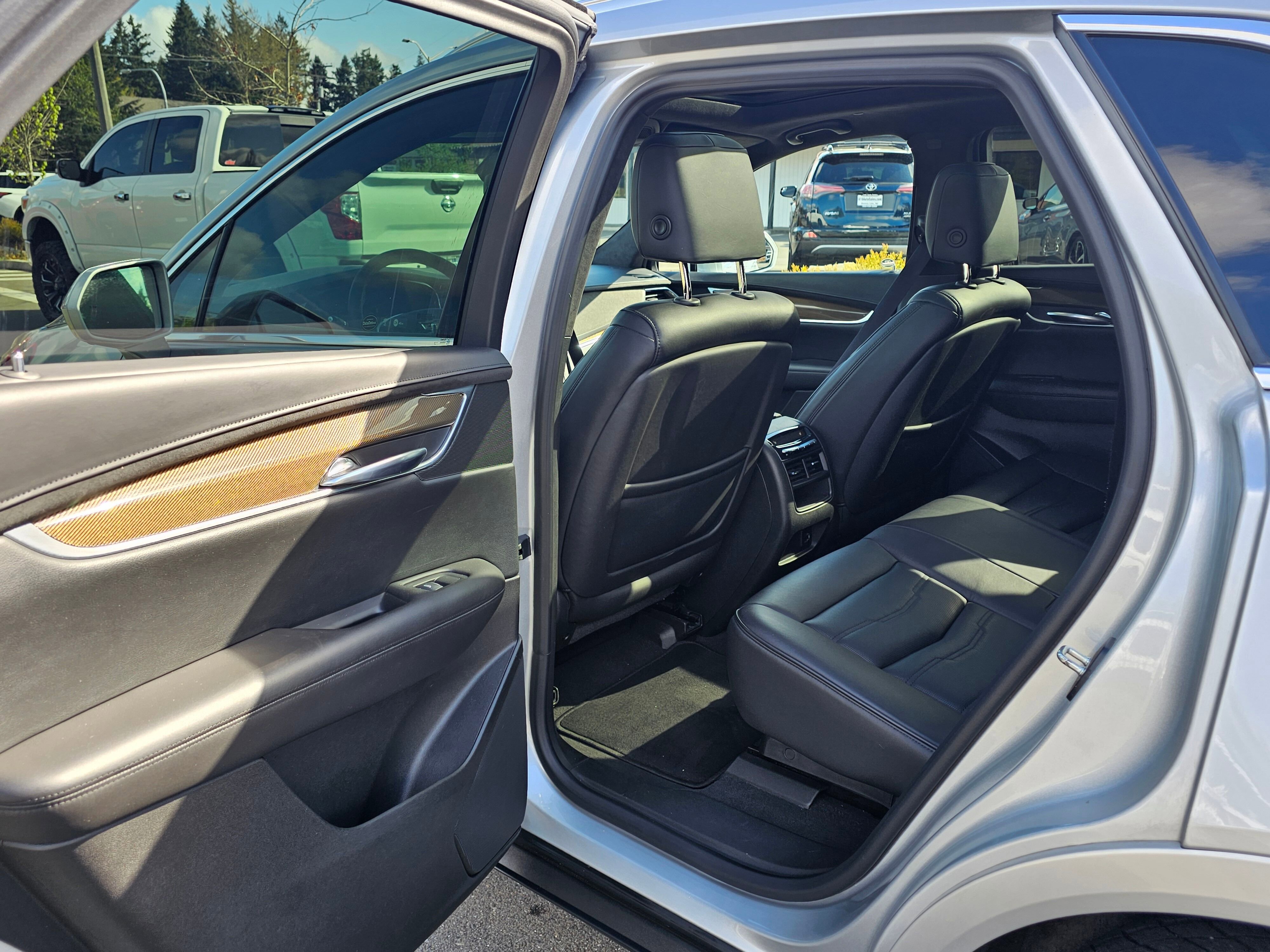 Used 2017 Cadillac XT5 Platinum w/ Driver Assist Package image 30