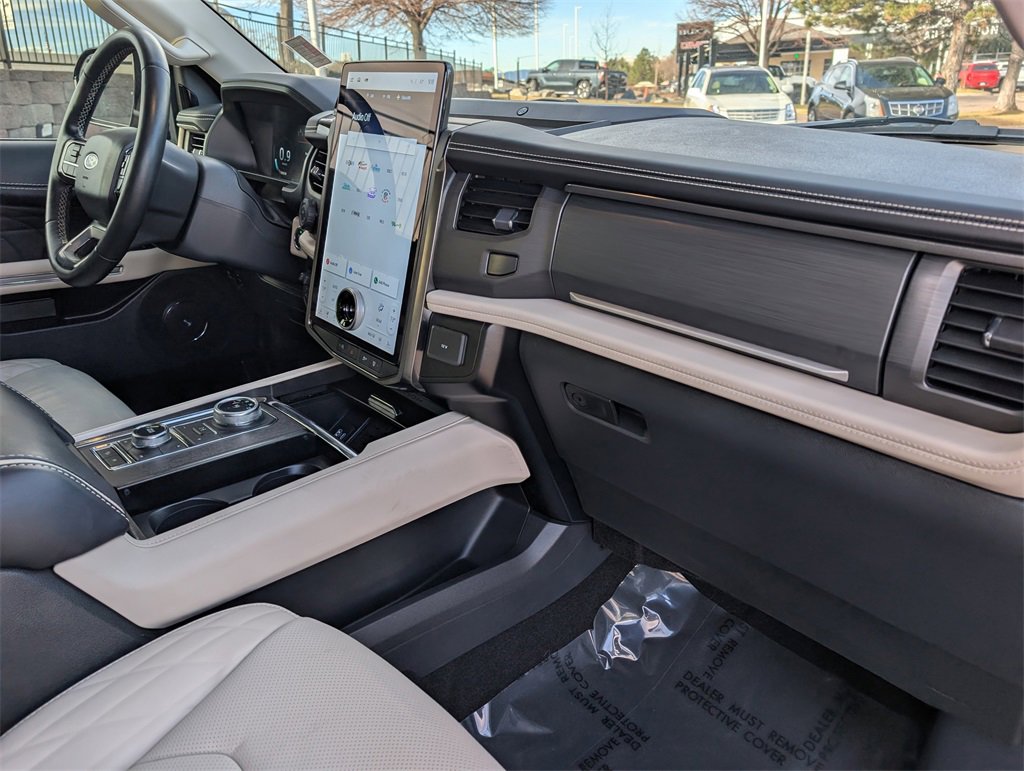 Used 2024 Ford Expedition Platinum image 23