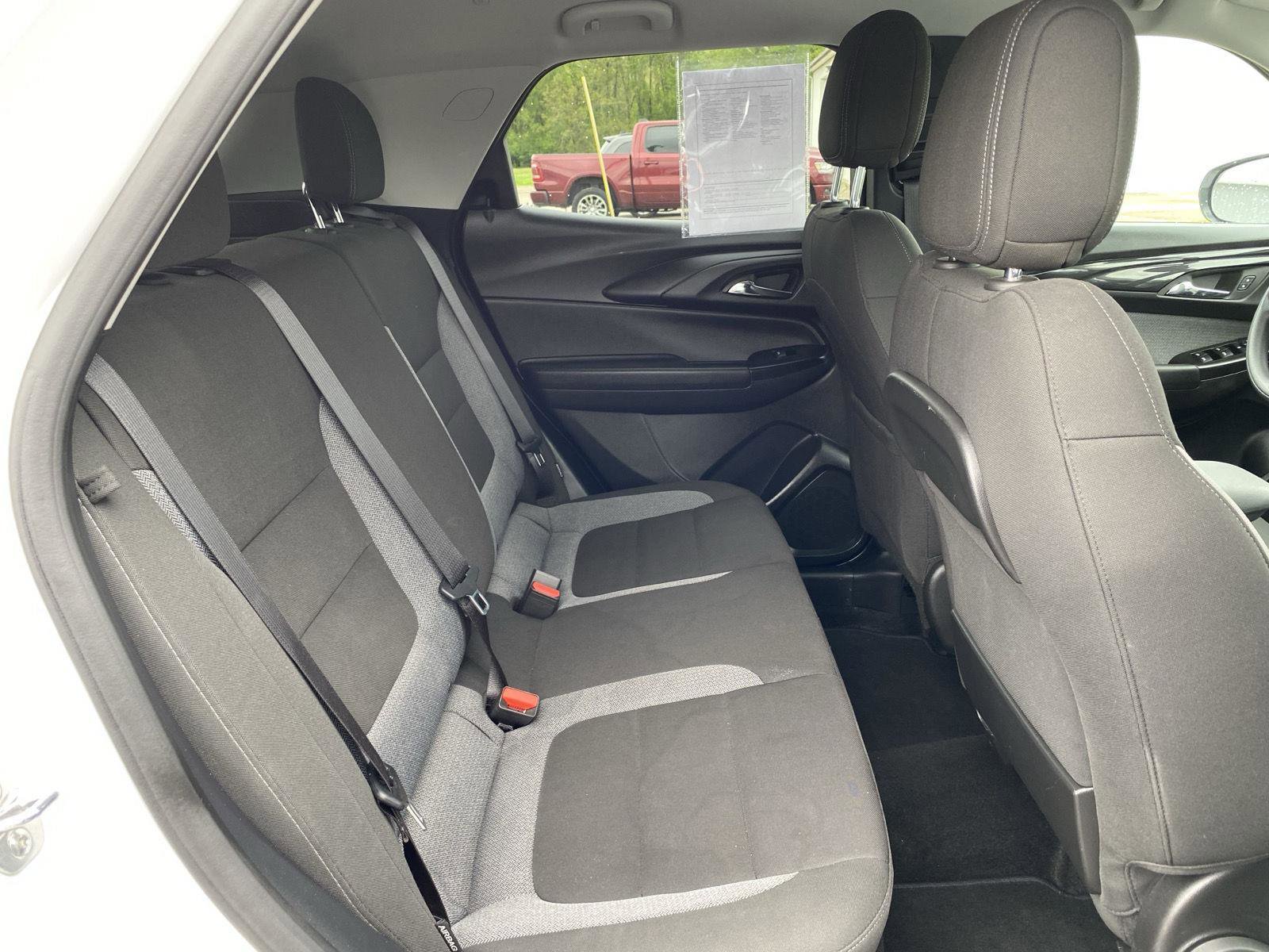 Used 2025 Chevrolet TrailBlazer LT AWD/4WD image 34
