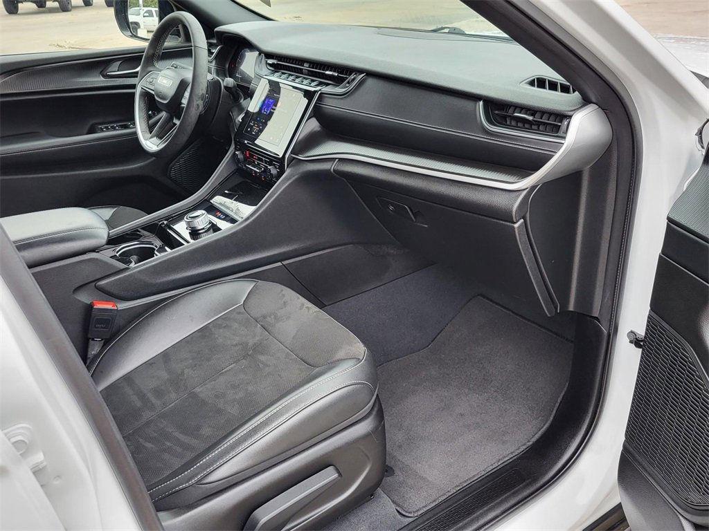 Used 2023 Jeep Grand Cherokee Altitude image 9