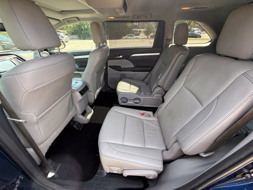 Used 2015 Toyota Highlander XLE AWD/4WD image 28