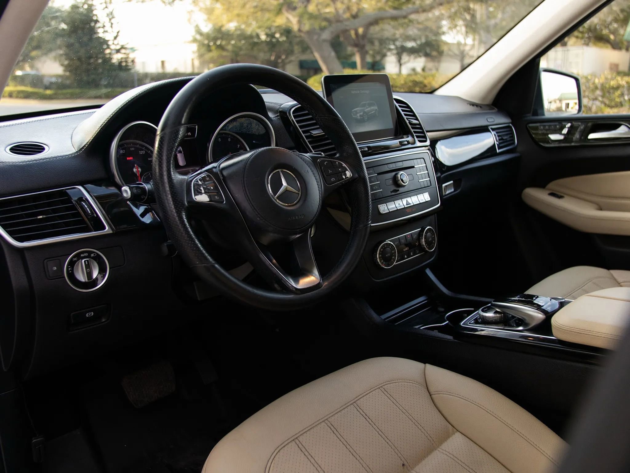 Used 2017 Mercedes-Benz GLS 450 4MATIC image 22