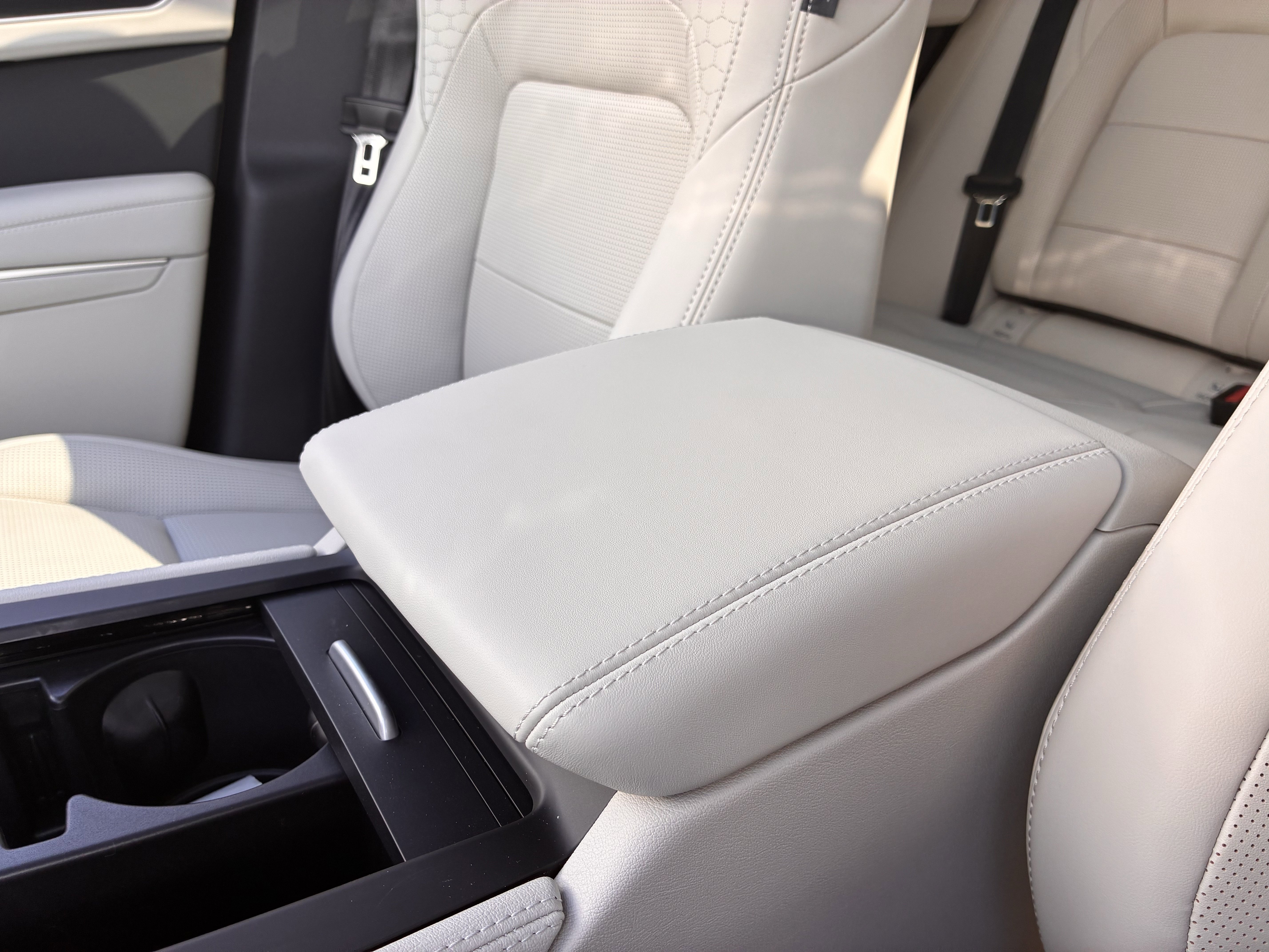 New 2026 Jaguar F-PACE R-Dynamic S image 17