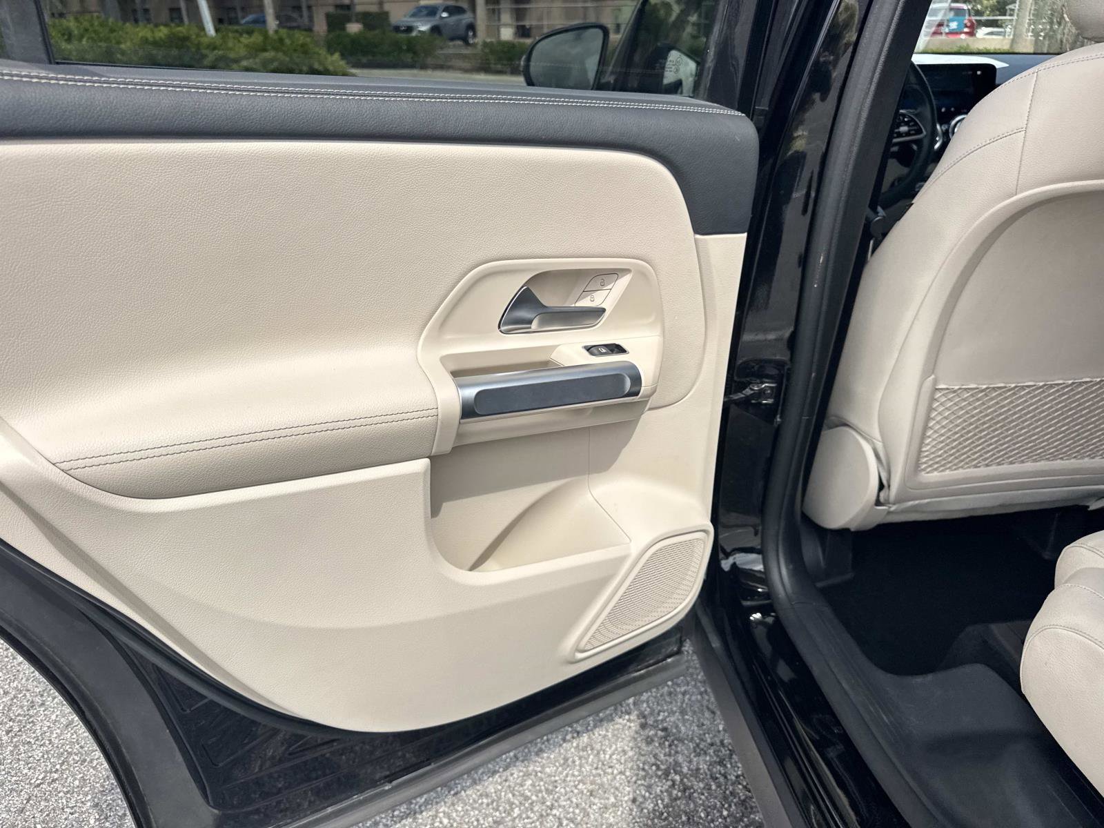 Used 2022 Mercedes-Benz GLB 250 image 12