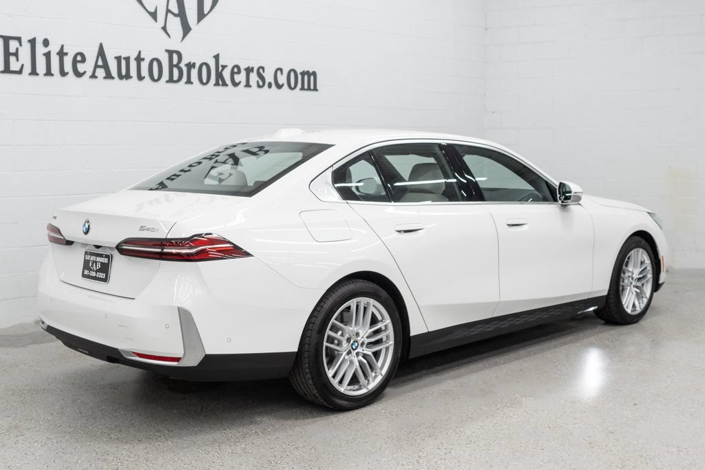 Used 2025 BMW 540i xDrive AWD/4WD image 35