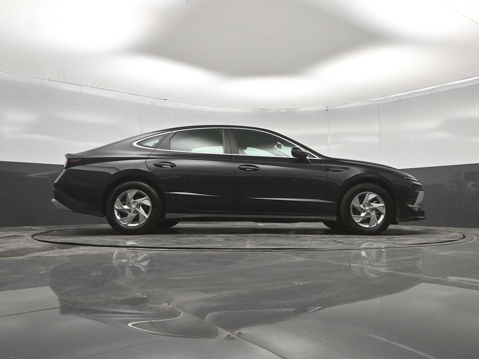 Used 2025 Hyundai Sonata SE FWD image 40