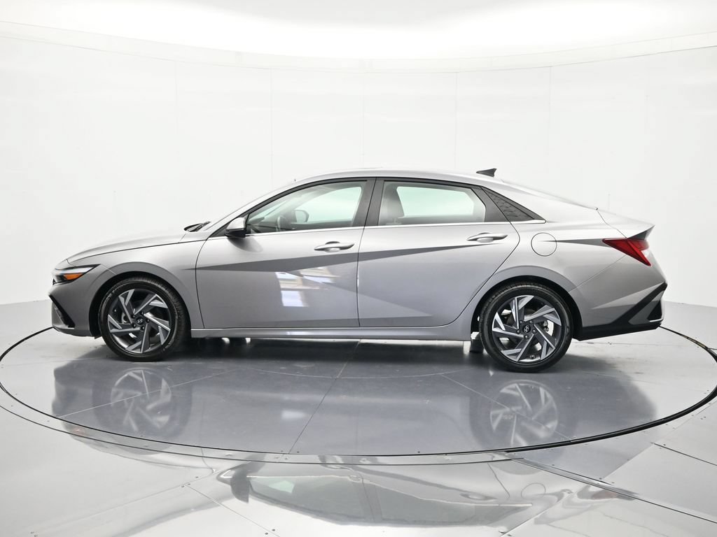 Used 2025 Hyundai Elantra Limited FWD image 8