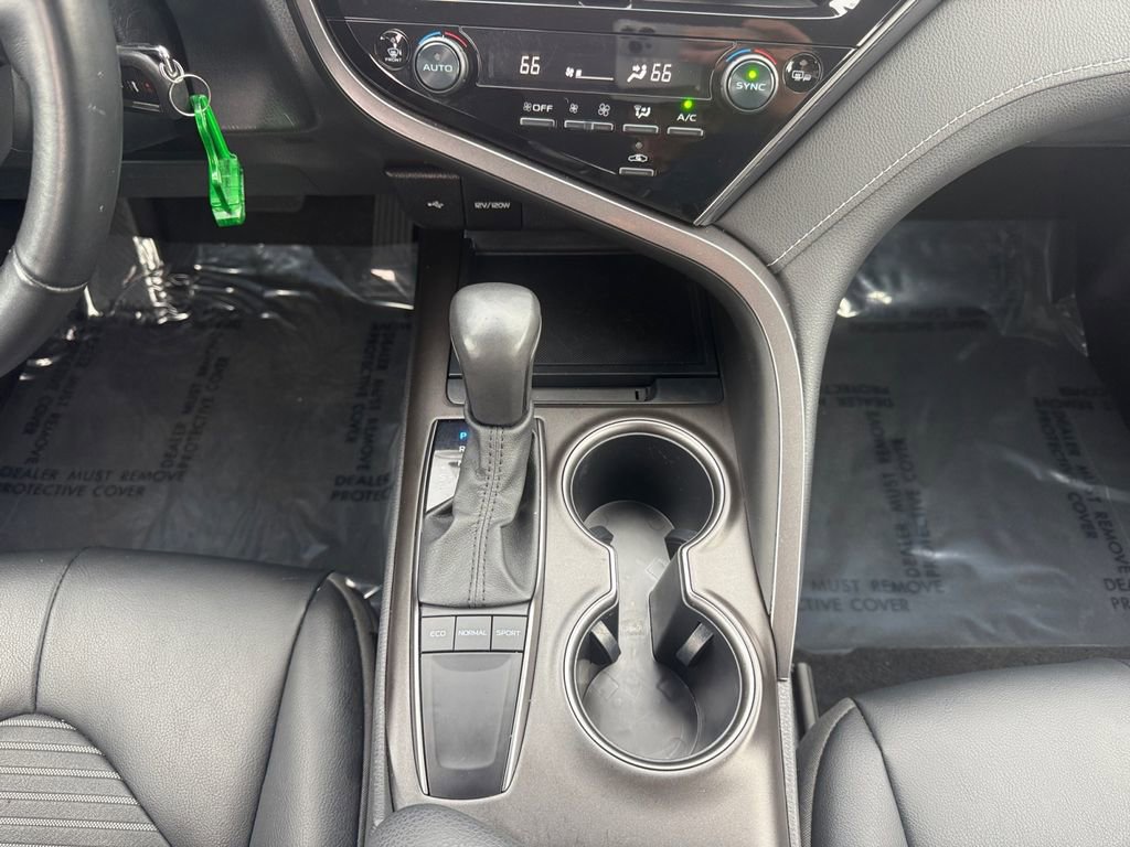 Used 2024 Toyota Camry SE image 15