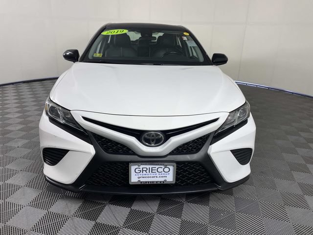 Used 2019 Toyota Camry SE FWD image 3