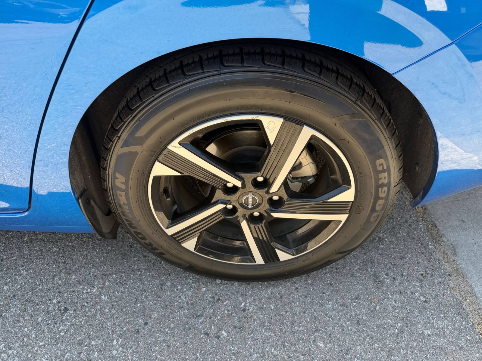 Used 2025 Nissan Sentra SV FWD image 28