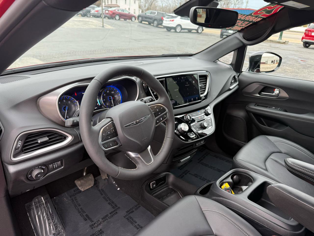 Used 2025 Chrysler Pacifica Select image 13