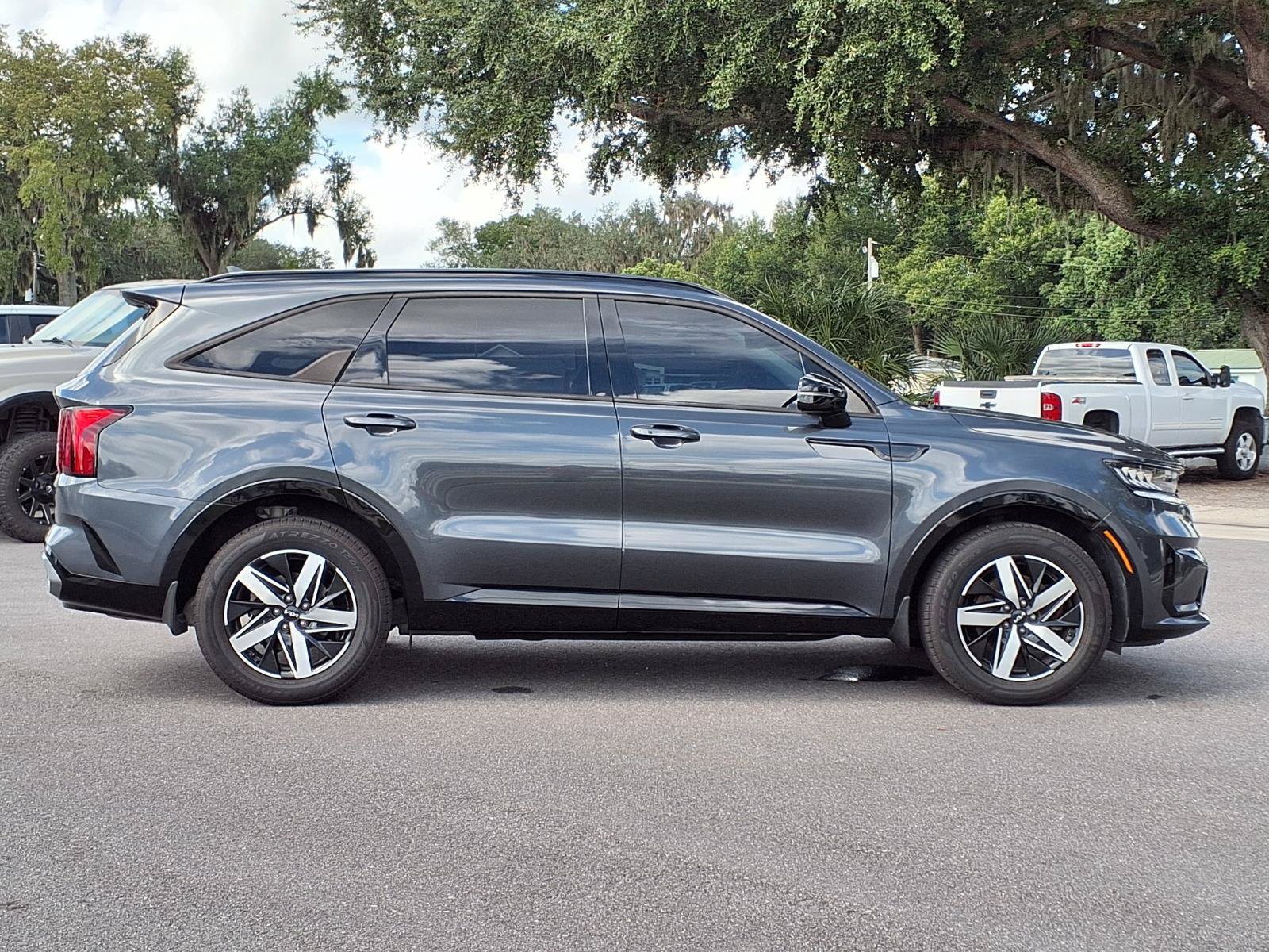 Used 2023 Kia Sorento S FWD image 3