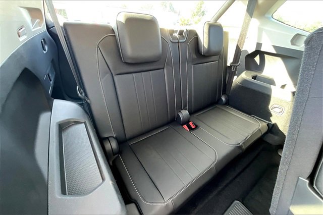 Used 2024 Volkswagen Tiguan Wolfsburg Edition image 26