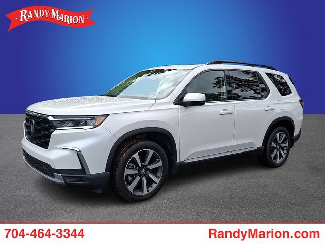 Used 2025 Honda Pilot Touring image 1