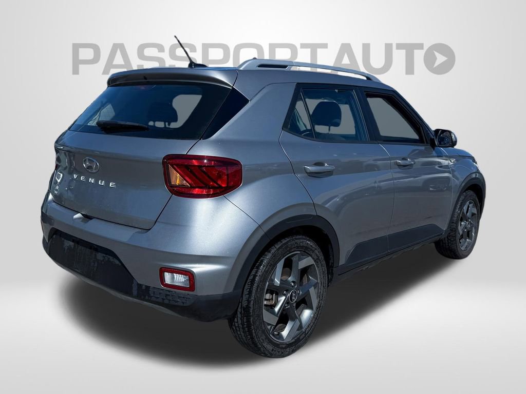 Used 2023 Hyundai Venue SEL image 5