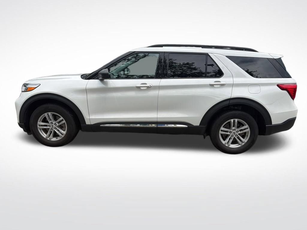 Used 2024 Ford Explorer XLT w/ Equipment Group 202A AWD/4WD image 8