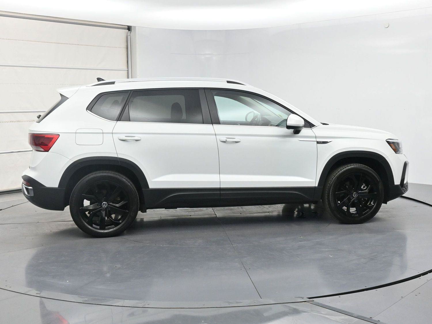 Certified 2022 Volkswagen Taos SE w/ Panoramic Sunroof Package FWD image 26