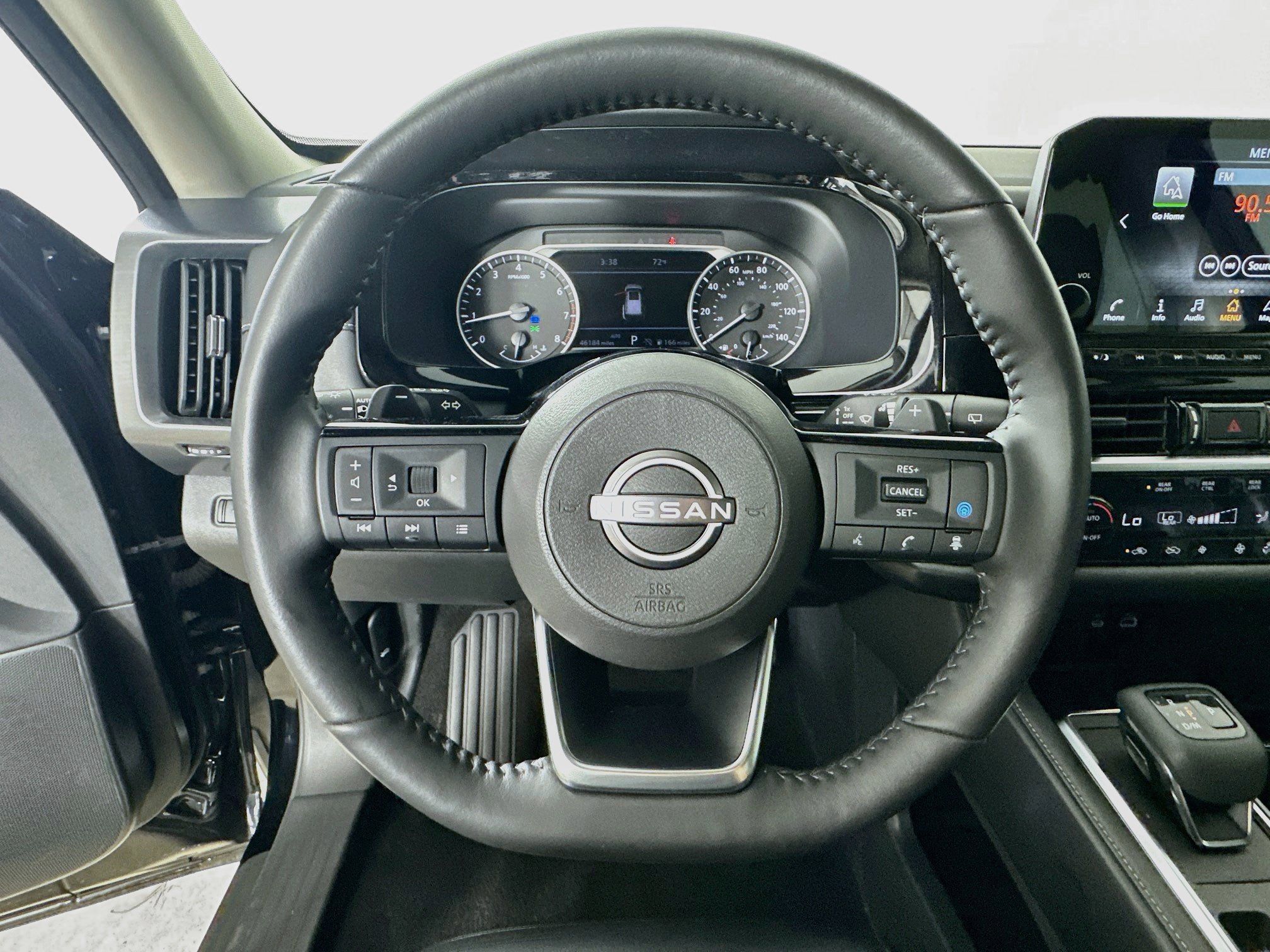 Used 2023 Nissan Pathfinder SL AWD/4WD image 12