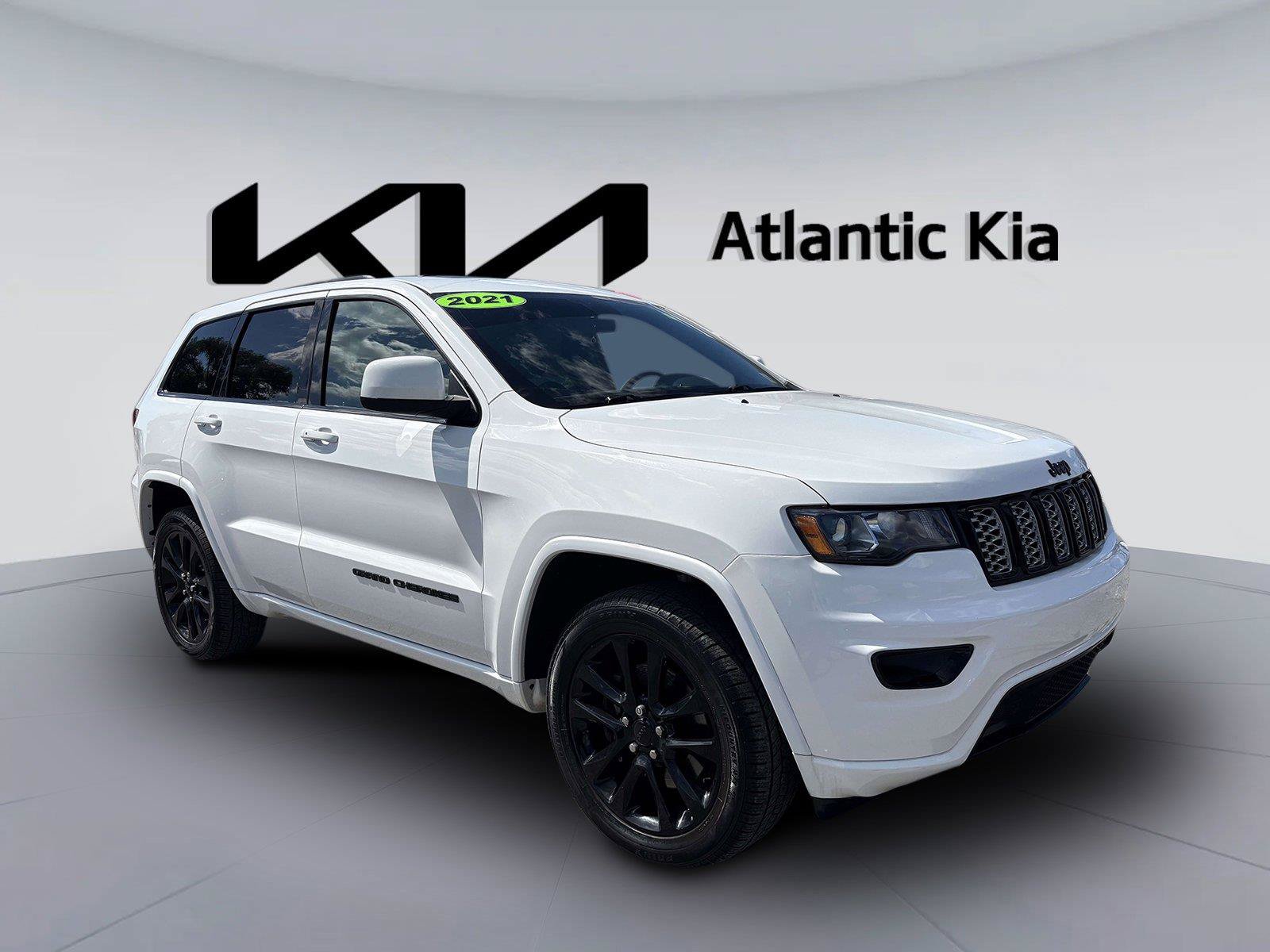 Used 2021 Jeep Grand Cherokee Laredo X AWD/4WD image 4