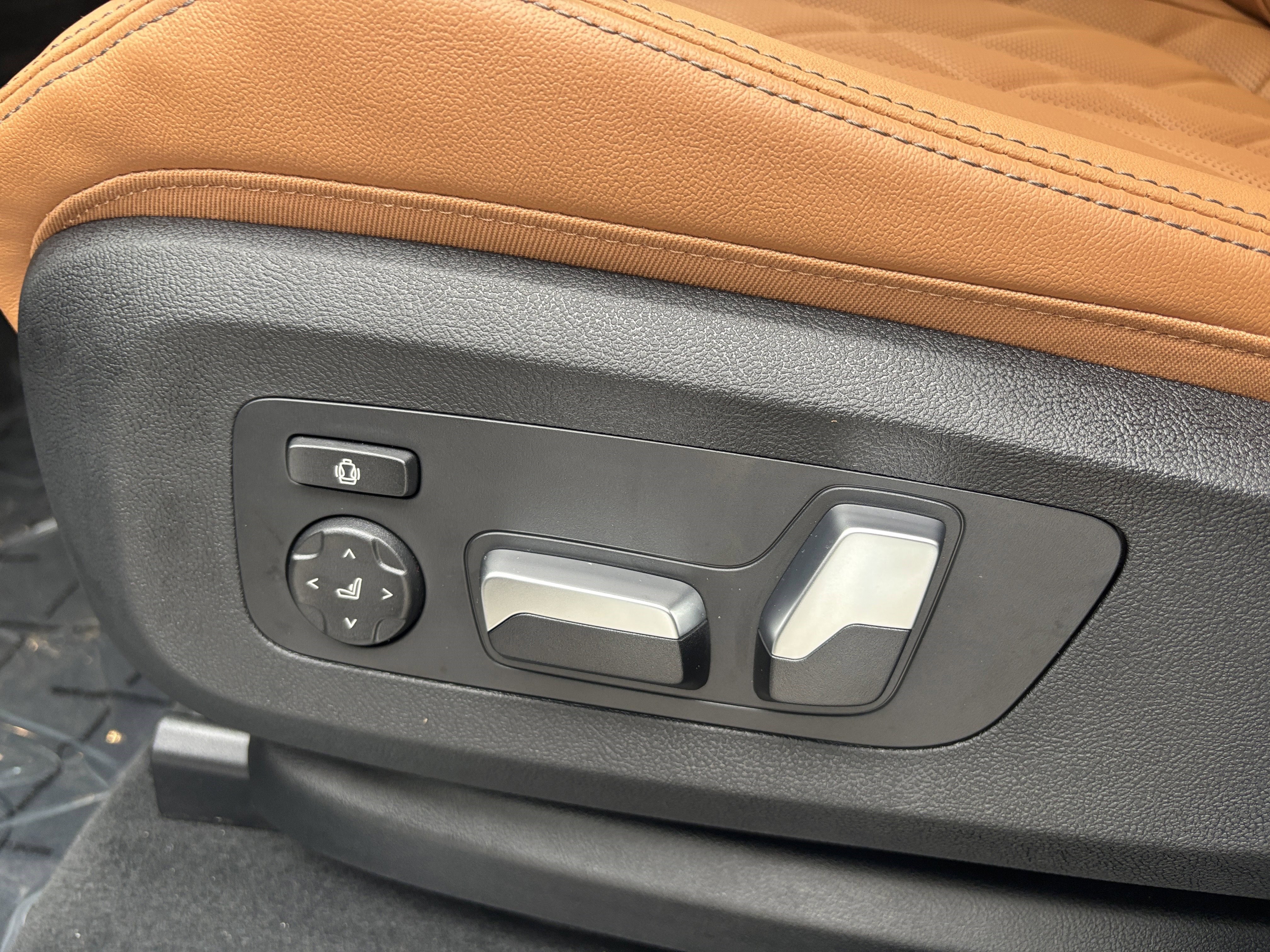 Used 2026 BMW X5 xDrive50e w/ M Sport Package image 21