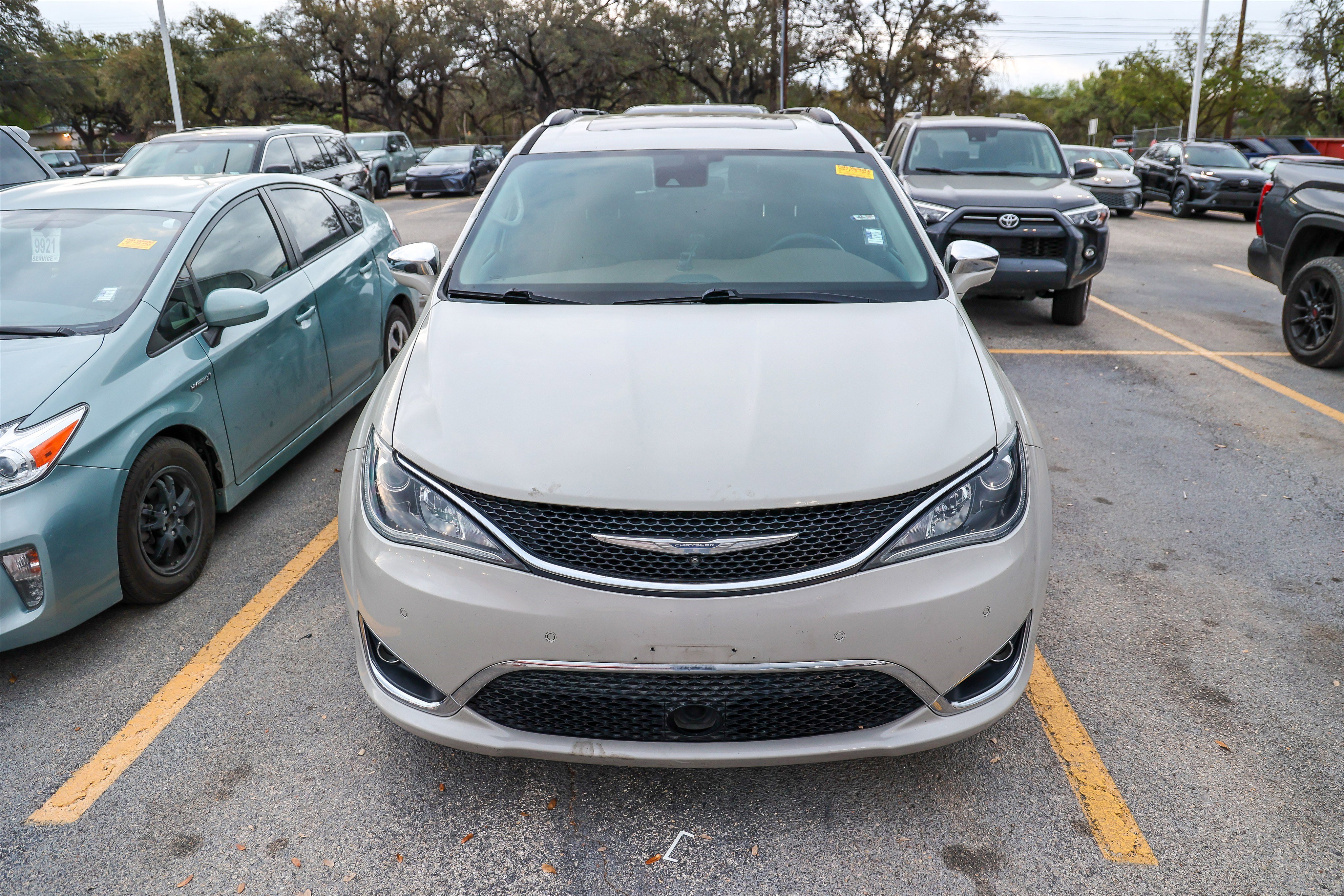 Used 2017 Chrysler Pacifica Limited image 5