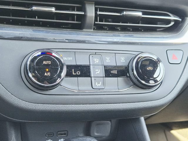 Used 2025 Buick Envista Preferred w/ Convenience II Package FWD image 18