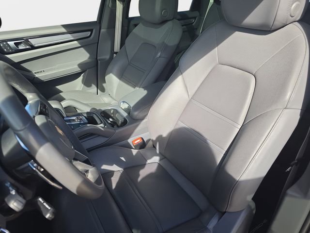 Used 2023 Porsche Cayenne Platinum Edition image 18