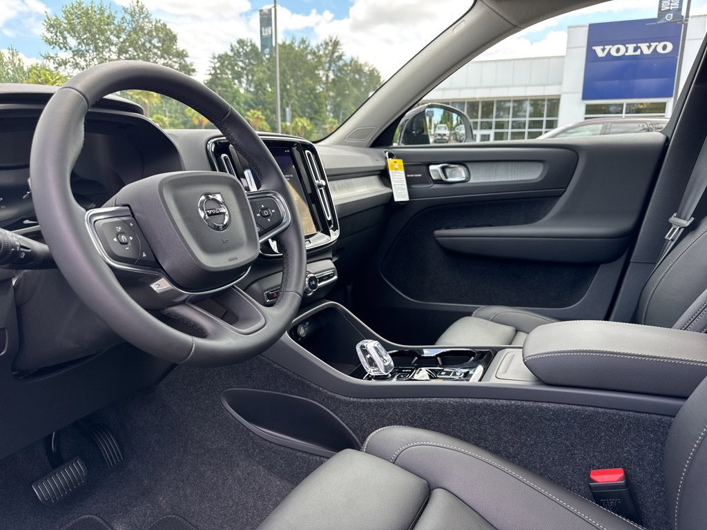 New 2026 Volvo XC40 B5 Plus w/ Climate Package AWD/4WD image 4