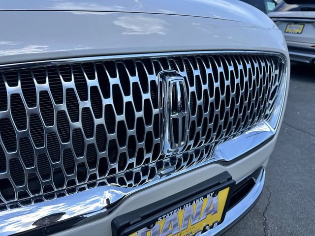 Certified 2023 Lincoln Nautilus Reserve w/ Equipment Group 202A image 10