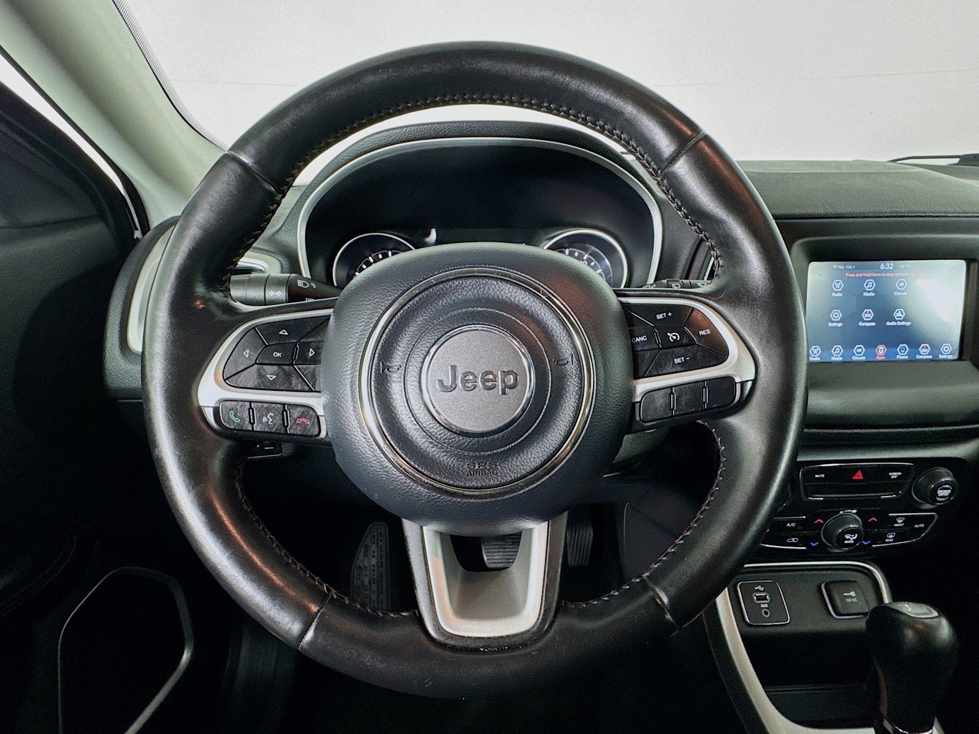 Used 2018 Jeep Compass Latitude w/ Popular Equipment Group image 11