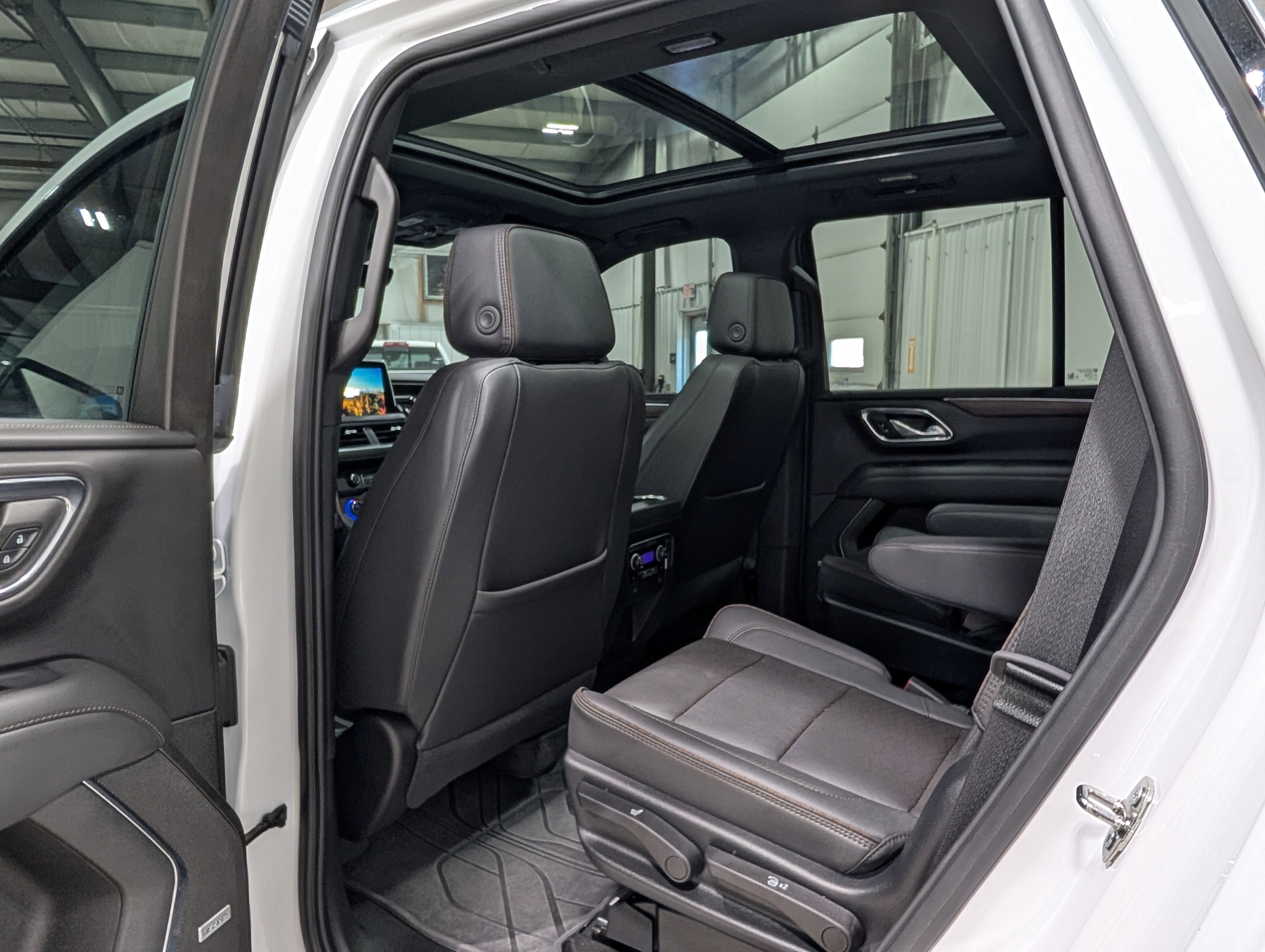Used 2023 Chevrolet Tahoe High Country AWD/4WD image 17