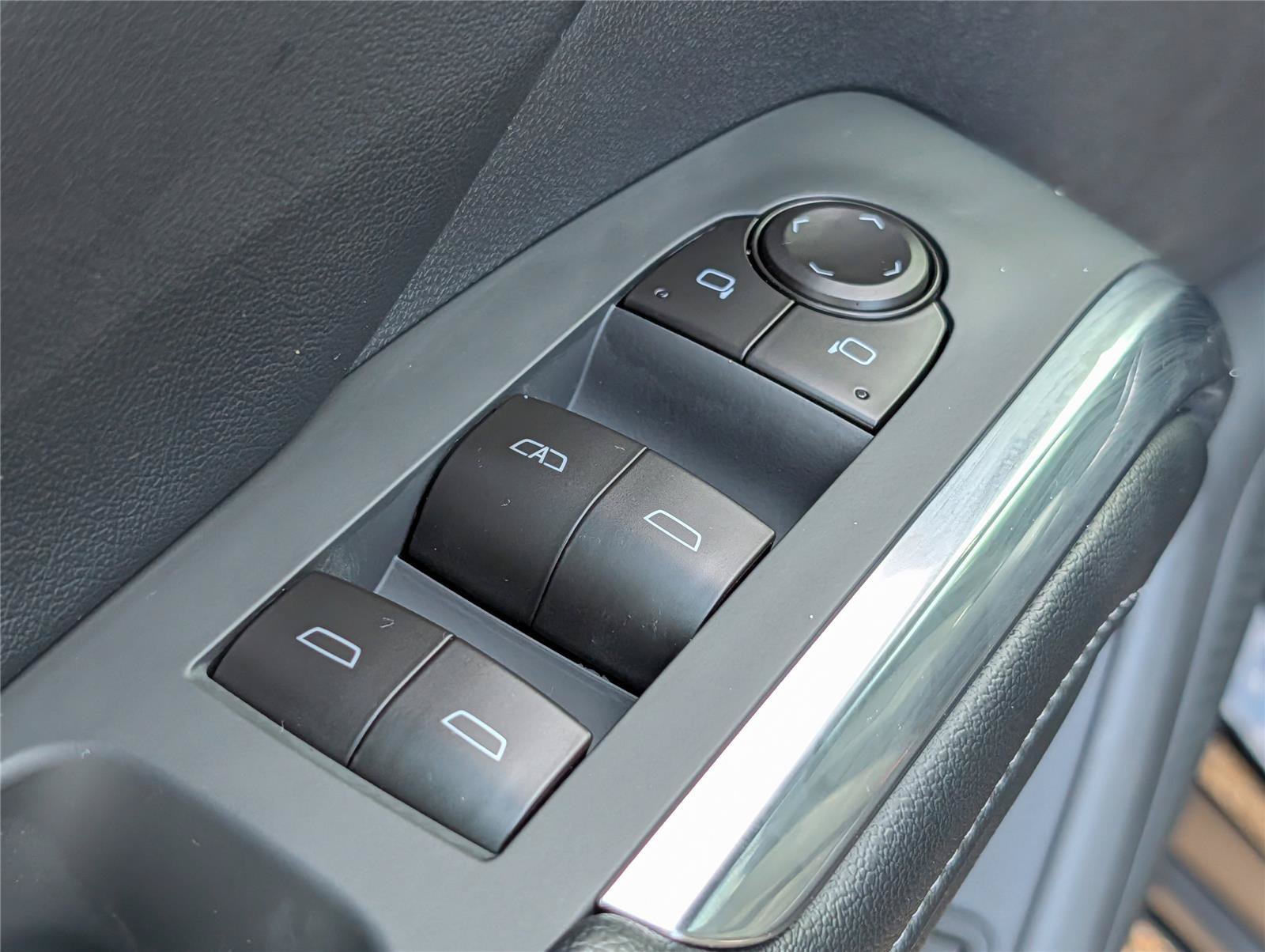New 2026 Chevrolet Traverse LT w/ LPO, Floor Liner Package FWD image 32