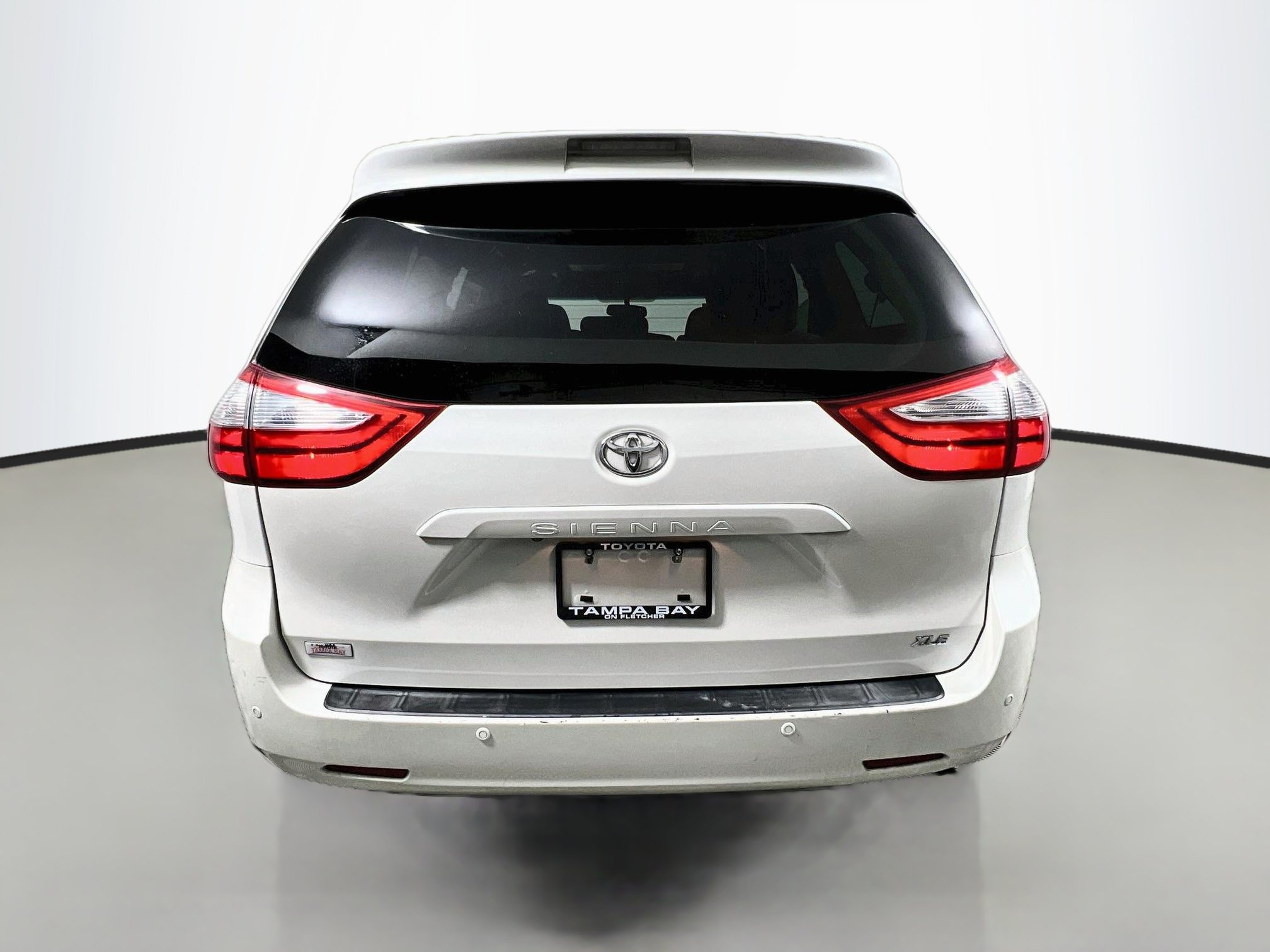 Used 2017 Toyota Sienna Limited FWD image 6